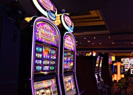 Pengguna membaca instruksi deposit dengan teliti